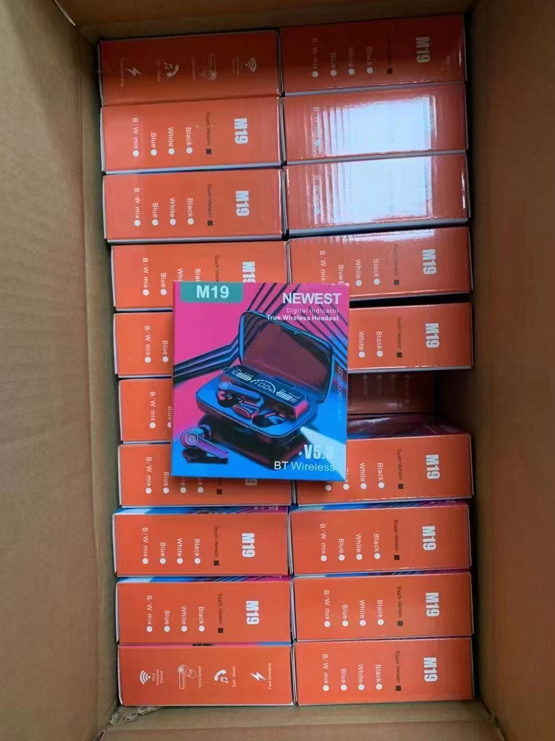Audífonos TWS M19 Bluetooth 5.3 con Pantalla LED, RGB, Estéreo Inalámbrico e IPX5